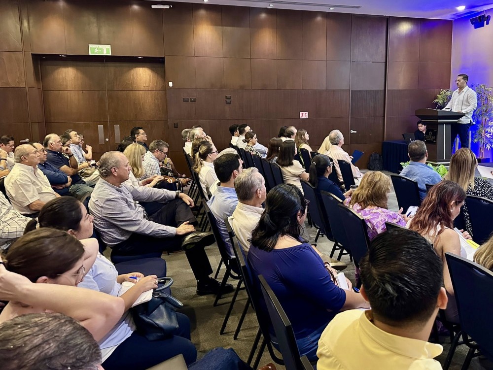 Notarios Yucatecos participan en curso sobre Ley Antilavado