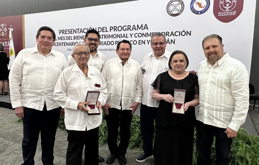Se entregan reconocimientos por su trayectoria a Notarios Públicos yucatecos
